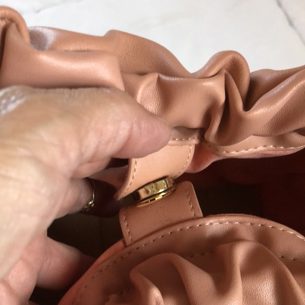 A . new day handbag - Picture 3 of 6